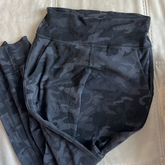 Lululemon Black Camo Align Jogger - Picture 2 of 3